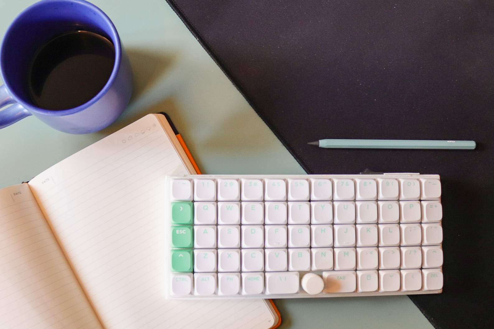 A cenital pic of a keyboard